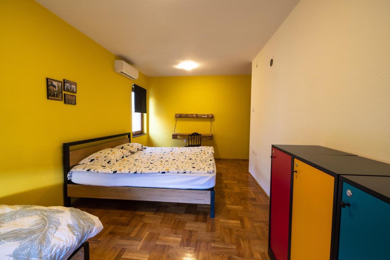 Hostel Prishtina Backpackers Pristina Exterior foto